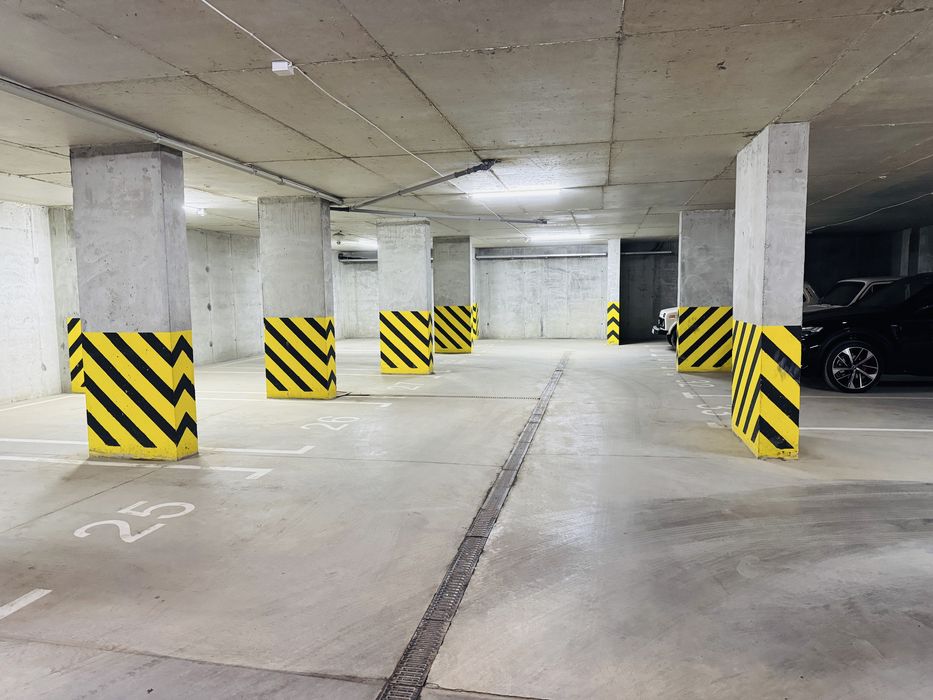 Здається паркомісце (паркінг, підземний), вул. Садова.