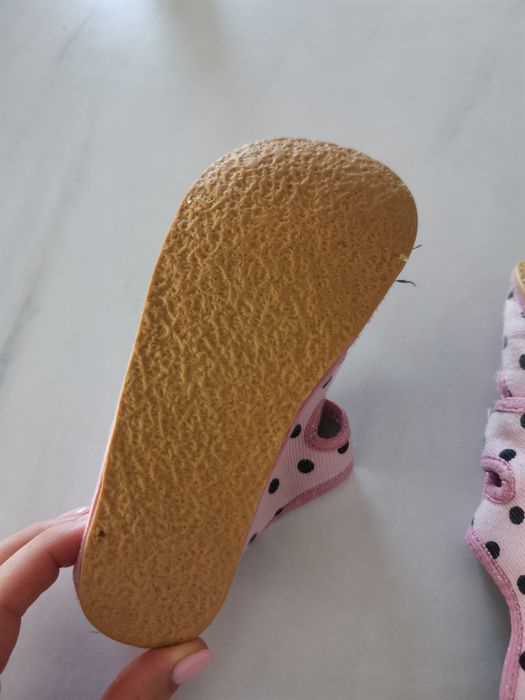 Kapcie BAREFOOT roz. 28, wkl 17.5