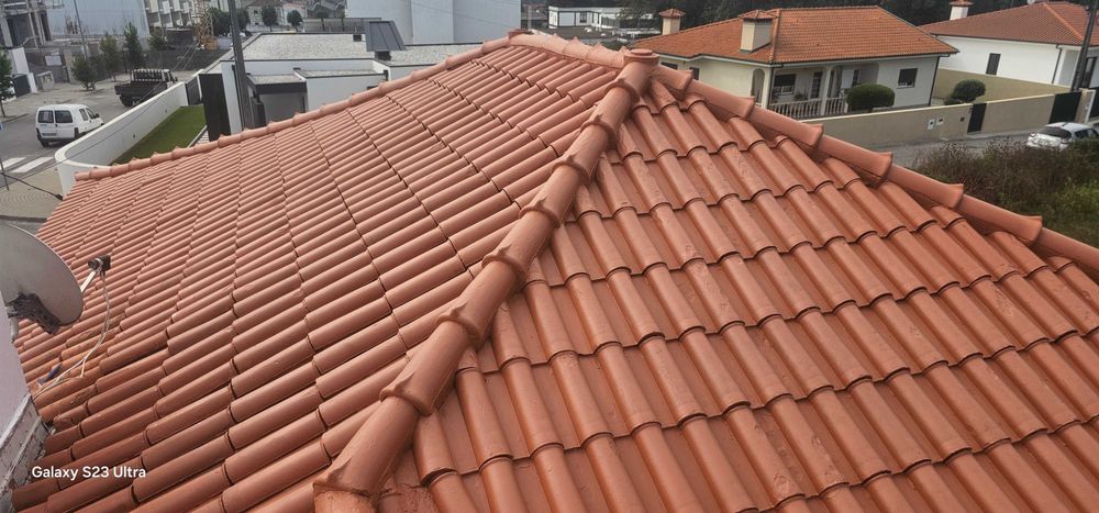 Executo serviços de trolha, pintura, capoto, obras afins