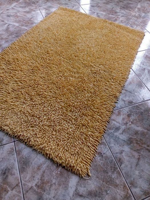 Carpete amarelo claro 1x1,5m