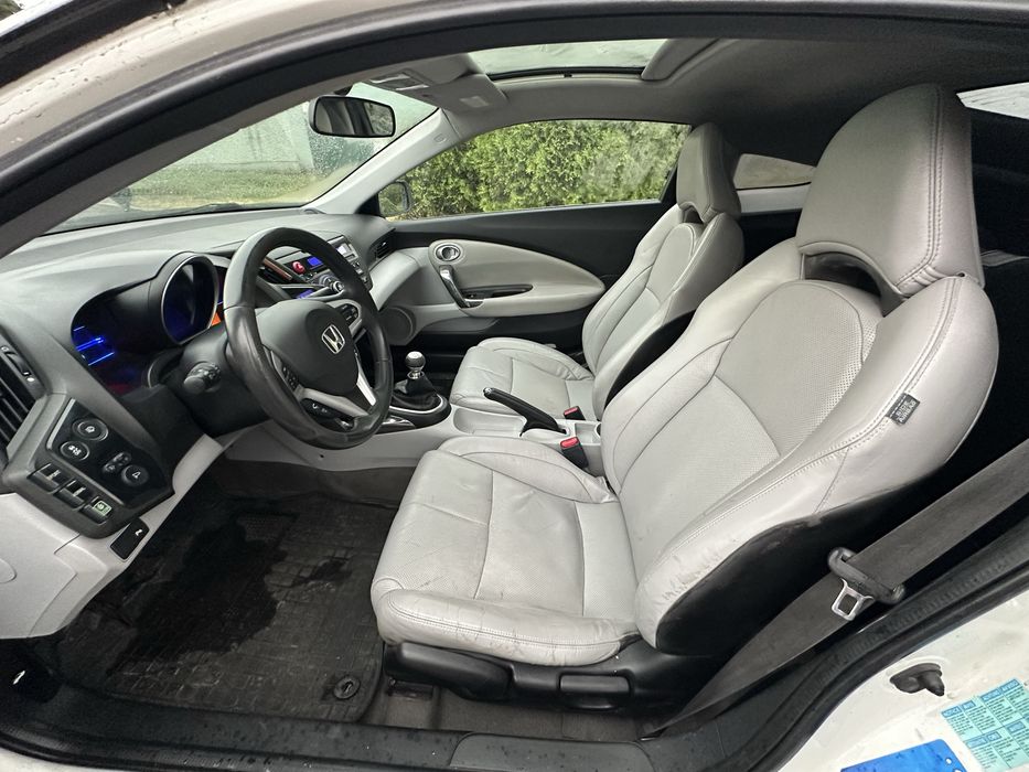 Продам Honda CR-Z 1.5 бензин/гидрид 2010 механика