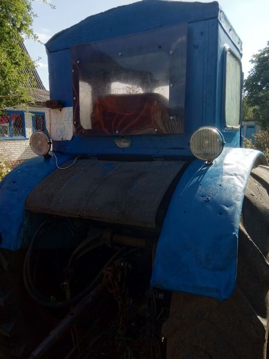 Трактор колісний