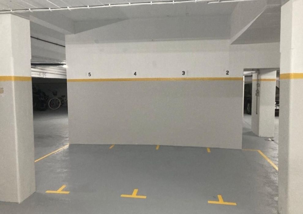 Aluga-se lugar de Garagem