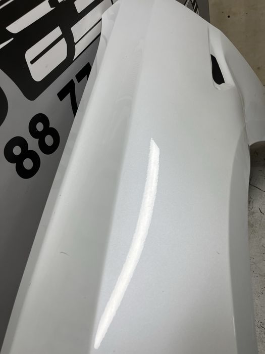 Ліве крило Tesla Model 3