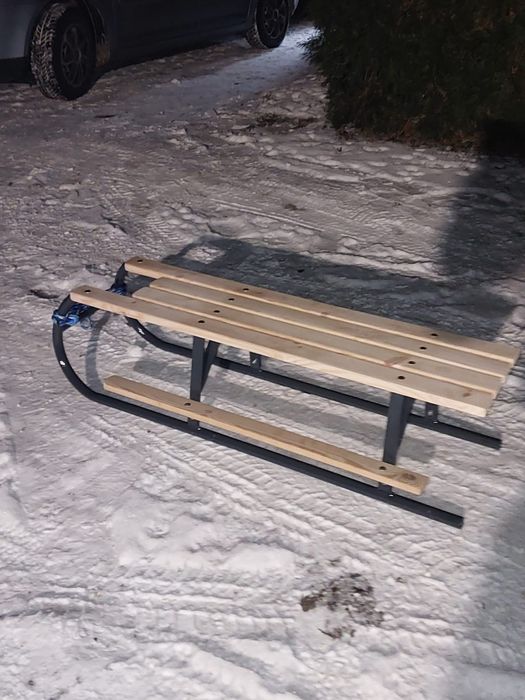Sanki metalowe z podnóżkiem