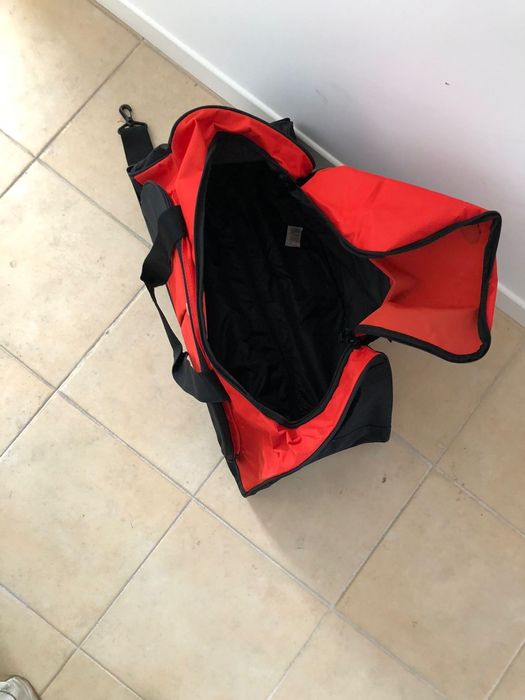 Vendo troley desporto novo