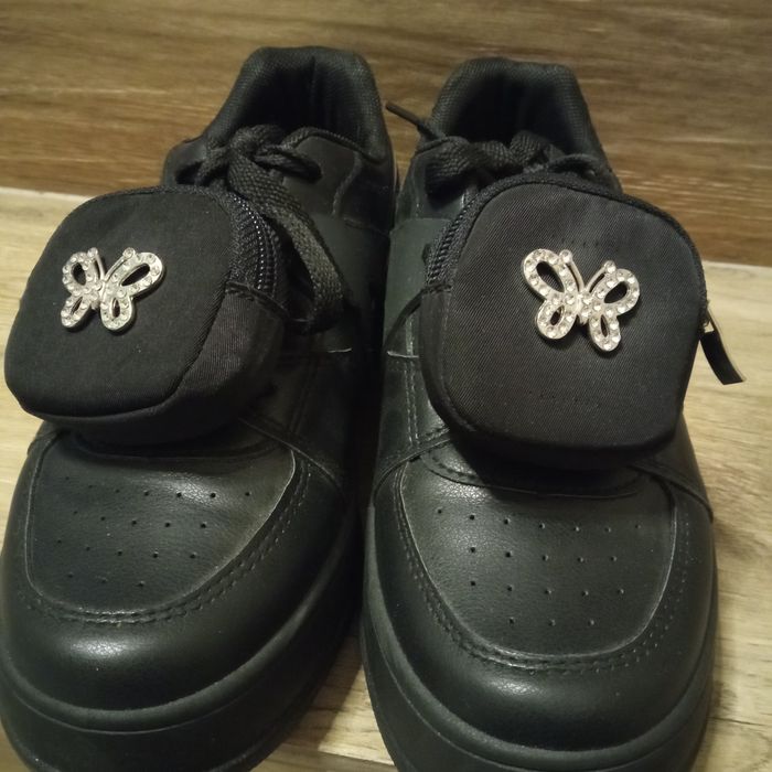 Buty, półbuty, snikersy czarne z Sinsay 36