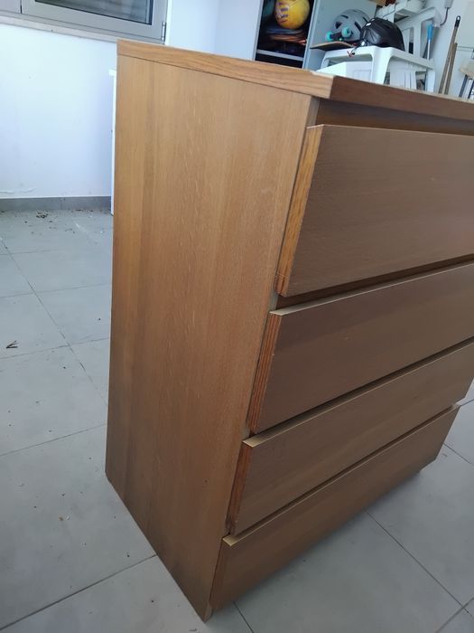 Cómoda  com 4 gavetões