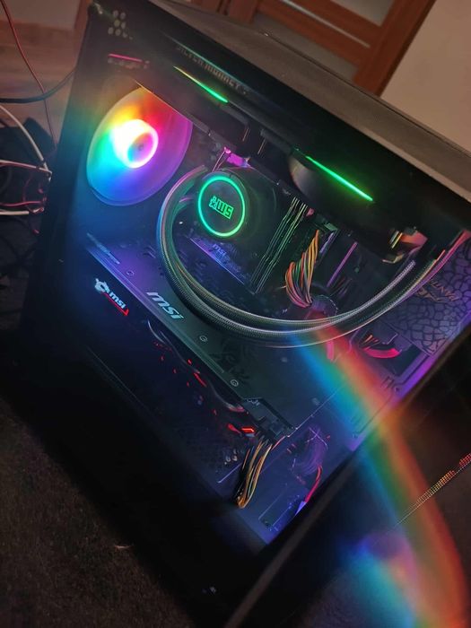 Sprzedam komputer do gier, klawiaturę i monitor