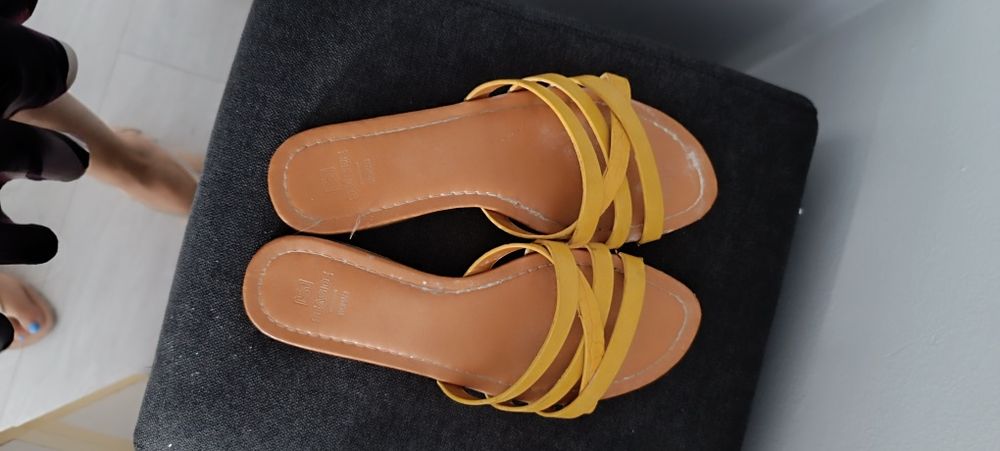 Sandálias rasas tamanho 35. Seaside