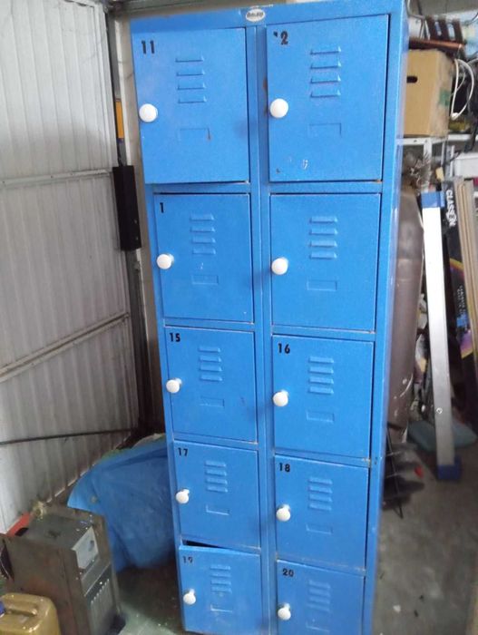 Szafka pracownicza, skrytki