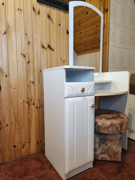 Komplet - toaletka i pufa