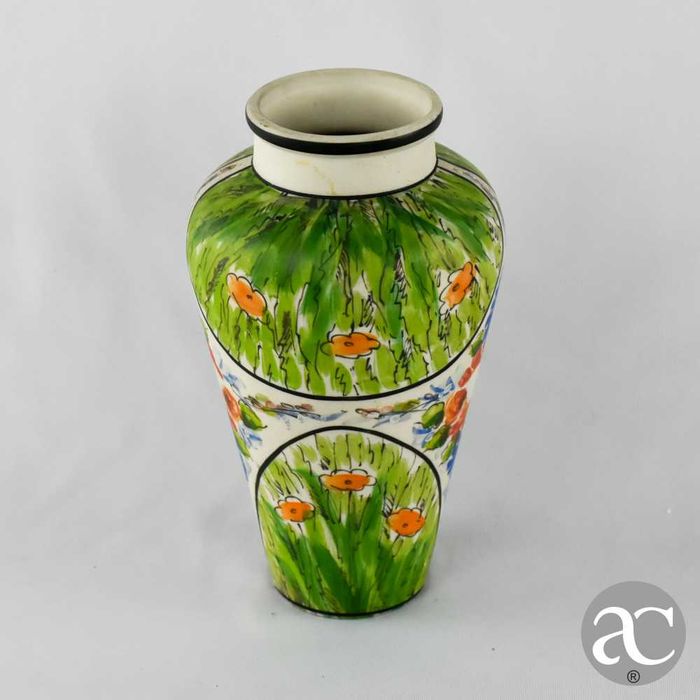 Jarra em porcelana pintada à mão, assinada