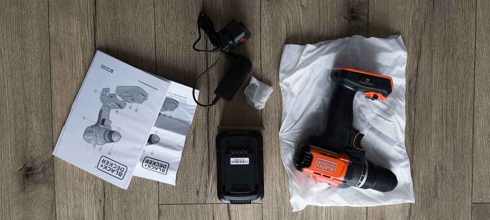 Wiertarko-wkrętarka Black & Decker BCD382D1XC