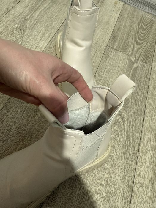 Зимові теплі бежеві ботинки челсі