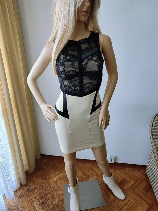 Sukienka bandażowa TFNC London beżowo-czarna z koronką elegancka mini