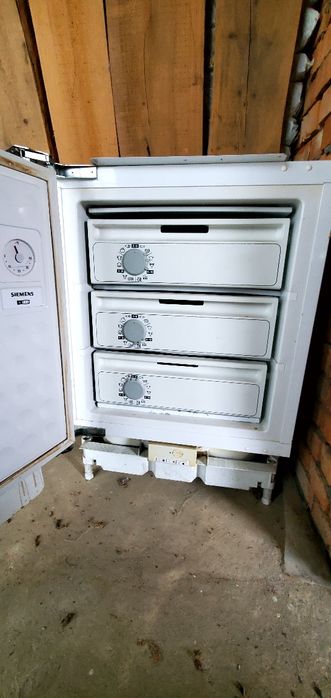 Продам морозілку Сіменс.
