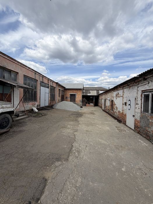 Здається склад ангари  закрита територія
