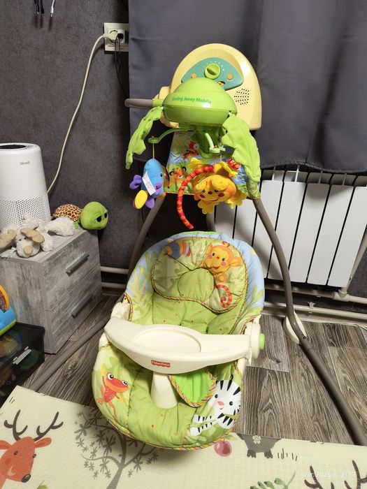 Електронні качелі, заколисуючий центр Fisher price
