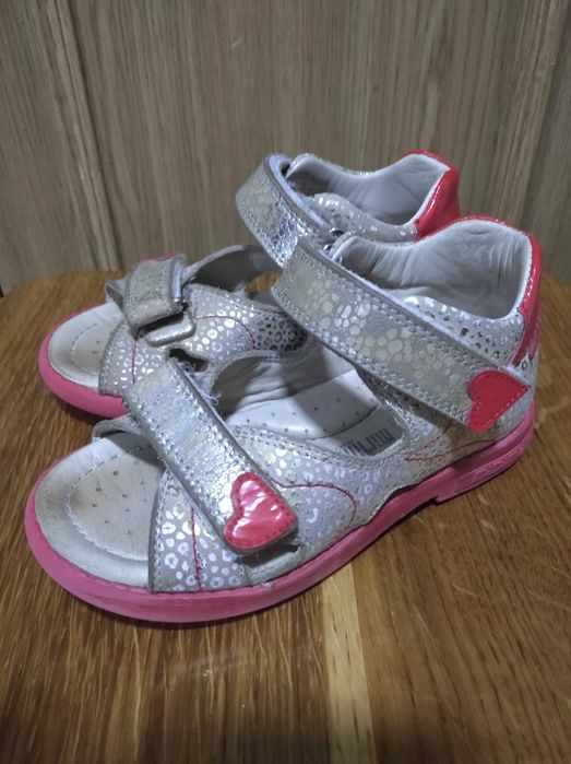 Взуття для дівчаток
