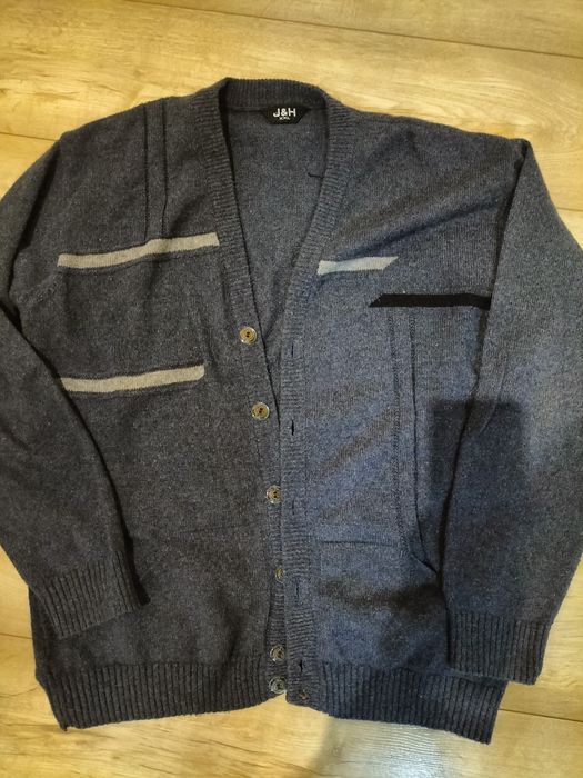 Sweter męski rozpinany.