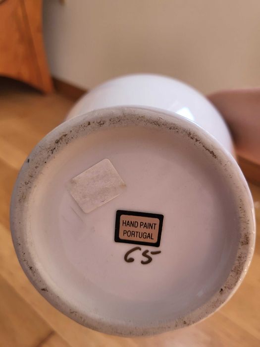 Jarra de porcelana pintada à mão