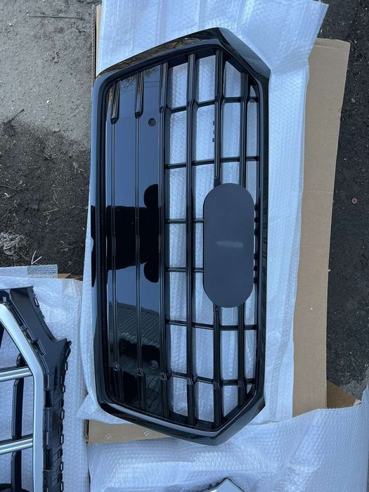 Решетра радиатора Audi Q5 80a Гриль ауди ку5 17+