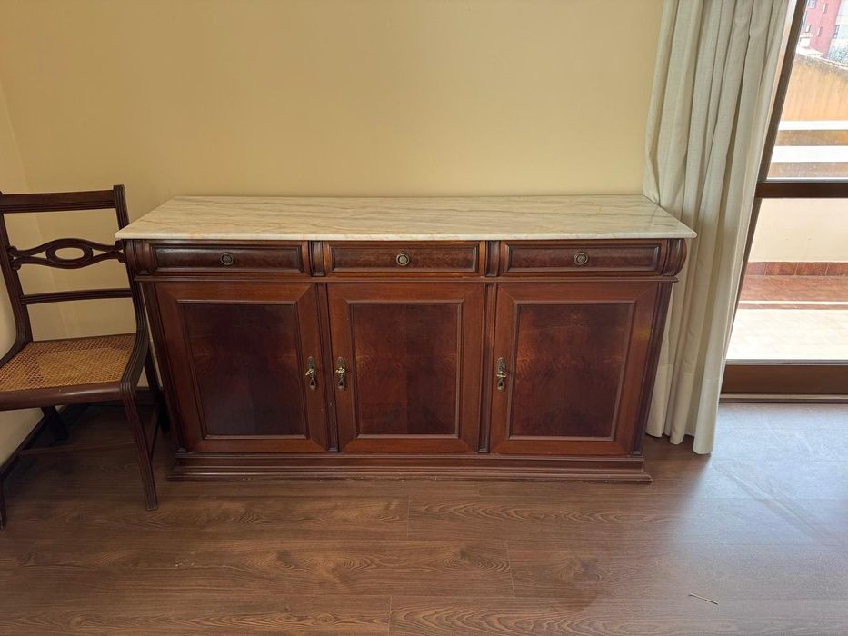 Sofá, mesa, cadeiras, móveis Valor Total !