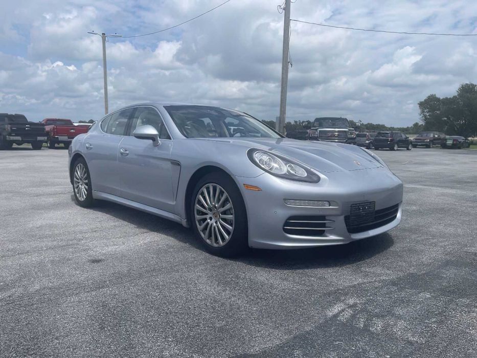Porsche Panamera 4S      2014