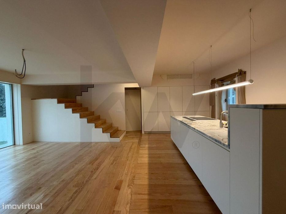 Moradia T3 com piscina no centro de São João da Madeira