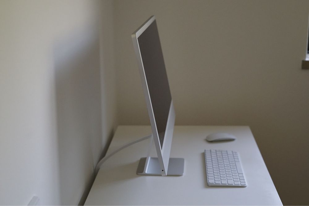iMacAPPLE Cinzento (24'' - Apple M3 8-core - RAM: 8 GB - 256 GB SSD - GPU 8-Core)