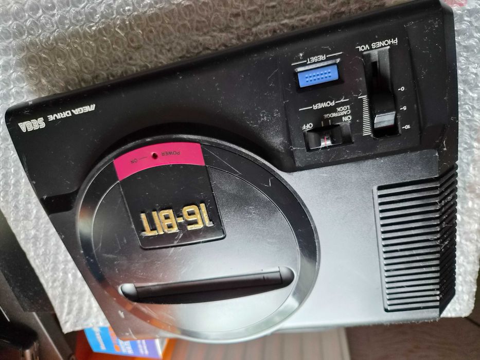 Ігрова приставка Sega Mega Drive з аудіочіпом Yamaha VA2