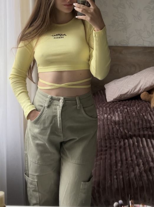 Топ на завʼязках/джогери Bershka