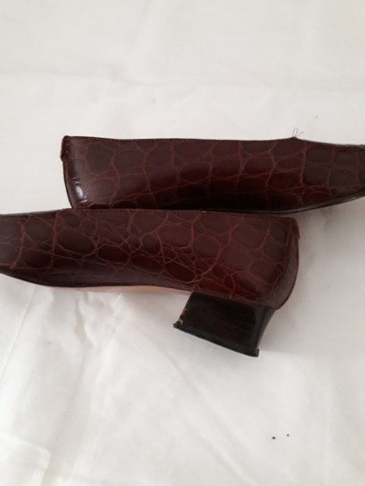 Sapatos vários em bom estado