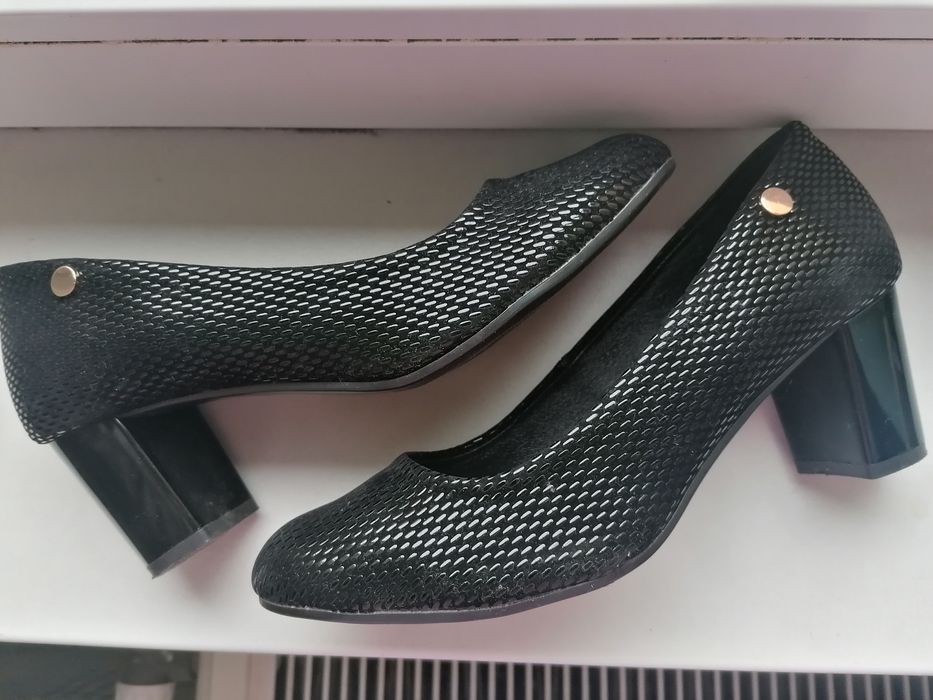 Buty na obcasie r. 39