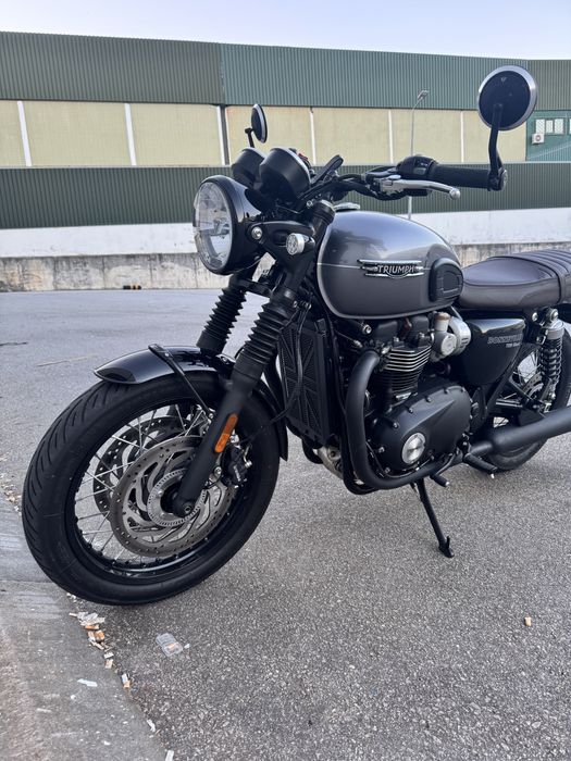 Triumph Bonneville T120 Black
