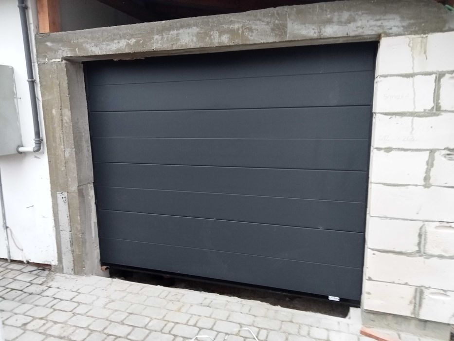 Brama segmentowa garażowa przemysłowa bramy garażowe HALINÓW