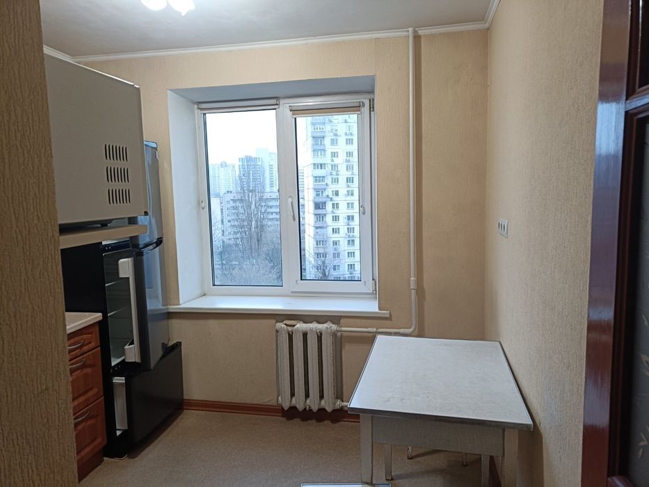 Голосiiвський проспект,13. М.Демiiвська.