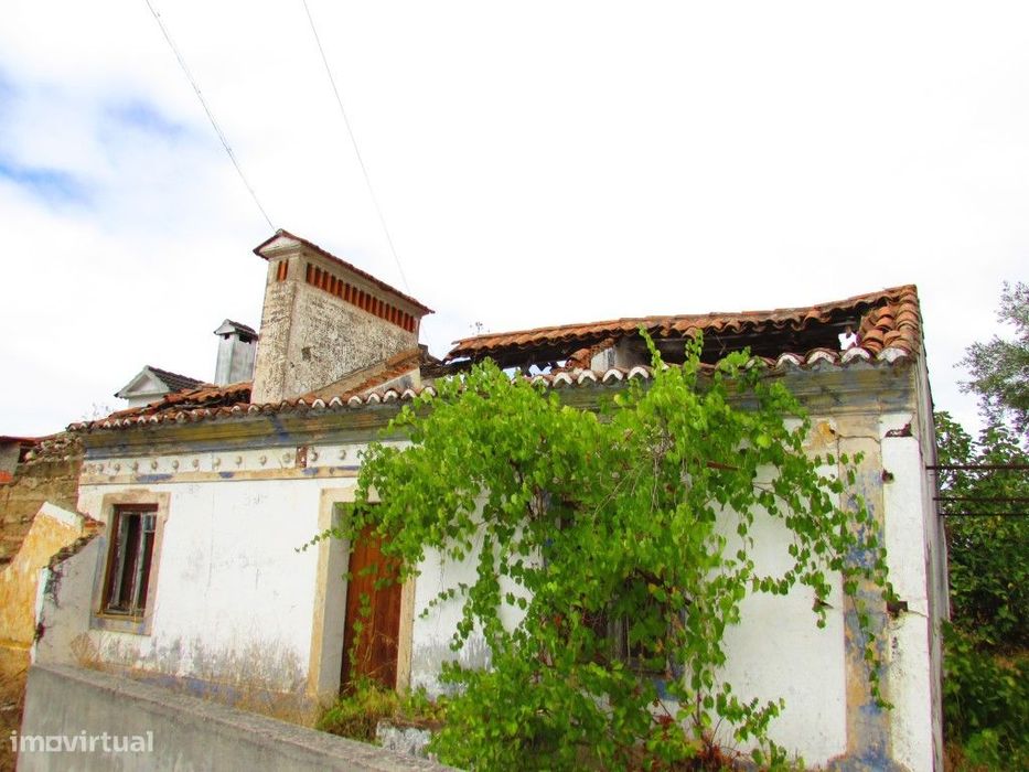 Moradia para recuperar com terreno