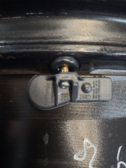 (01) Felgi 17" 4x100 ET 40 6,5j - Renault