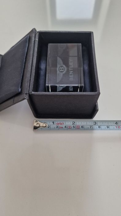 Pisa-papéis da marca Bentley