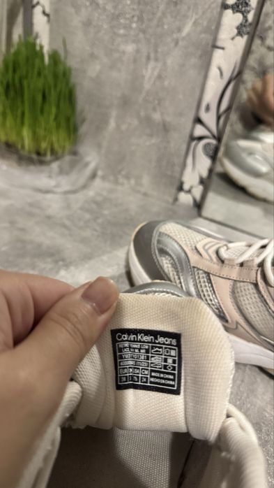 Кроссовки Calvin Klein 38
