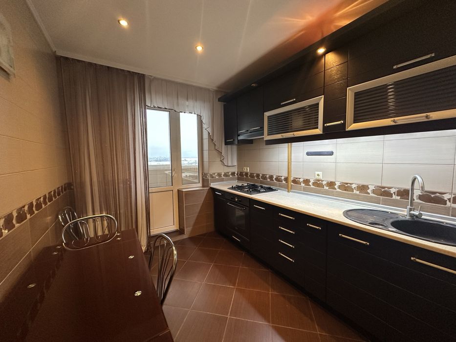 Продам  3-кімнатну квартиру . Північний