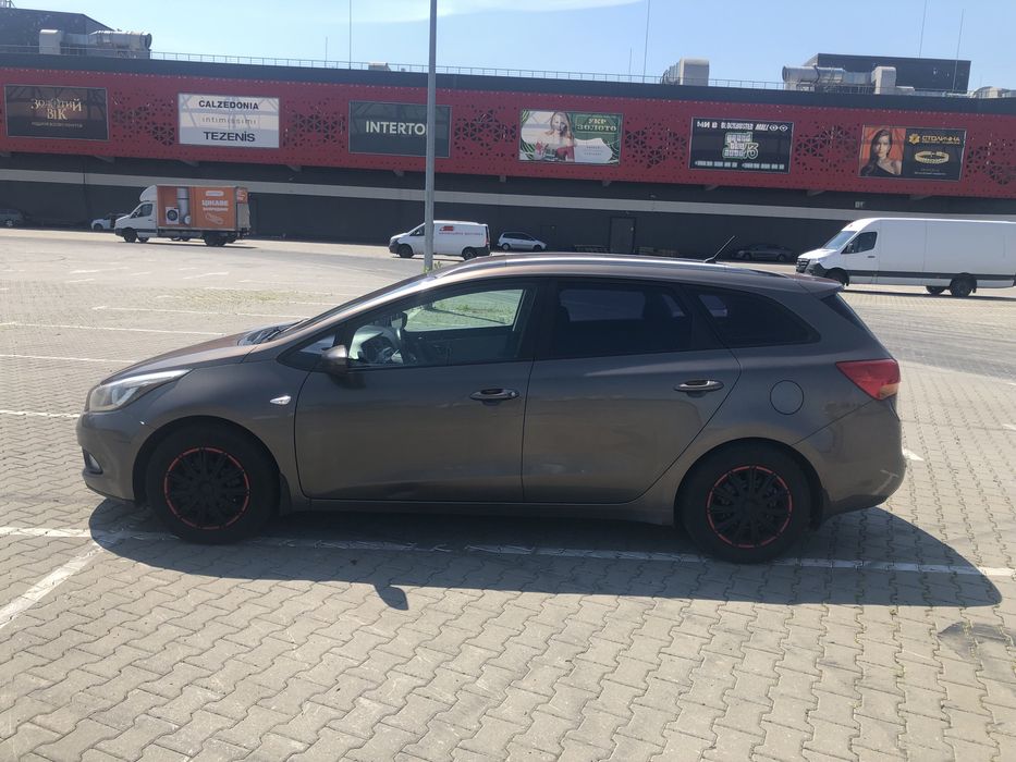 Kia Ceed 2013 рік.