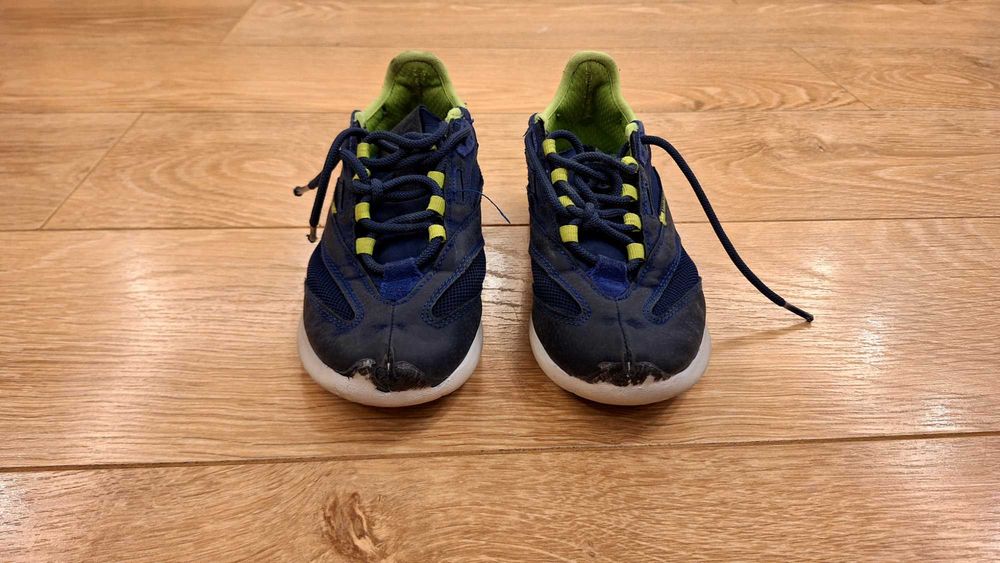 Sprzedam sportowe buty 4F dla chłopca rozmiar 34.