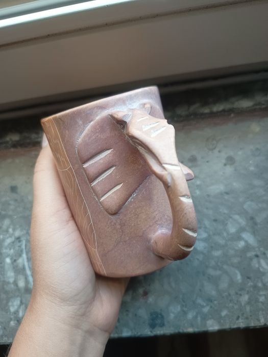 Ręcznie rzeźbiony kubek ceramiczny/ Kubek ze słoniem Kenia
