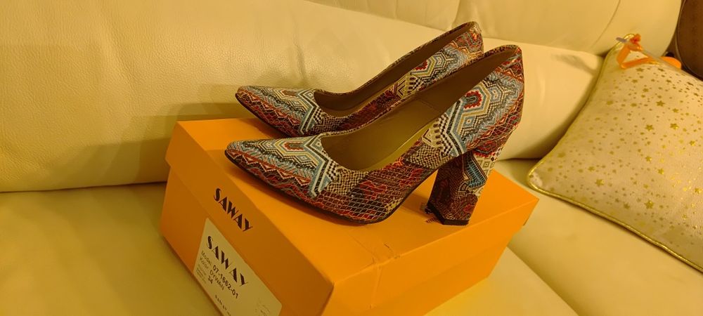 Saway Buty na obcasie r.34