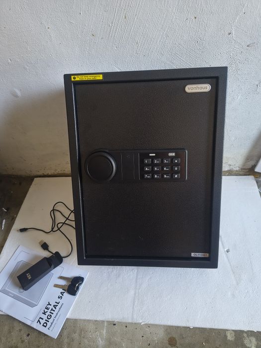 sejf domowy z zamkiem elektronicznym