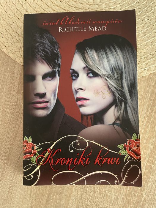 Kroniki krwi Richelle Mead świat akademii wampirów