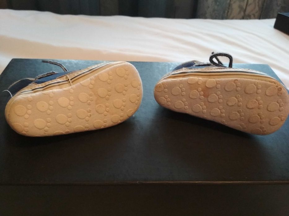 Buty chłopięce niechodki buty kapcie tenisówki 6-12 miesięcy